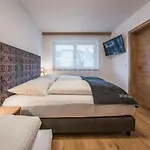 Montec-1 By Interhome היפאך